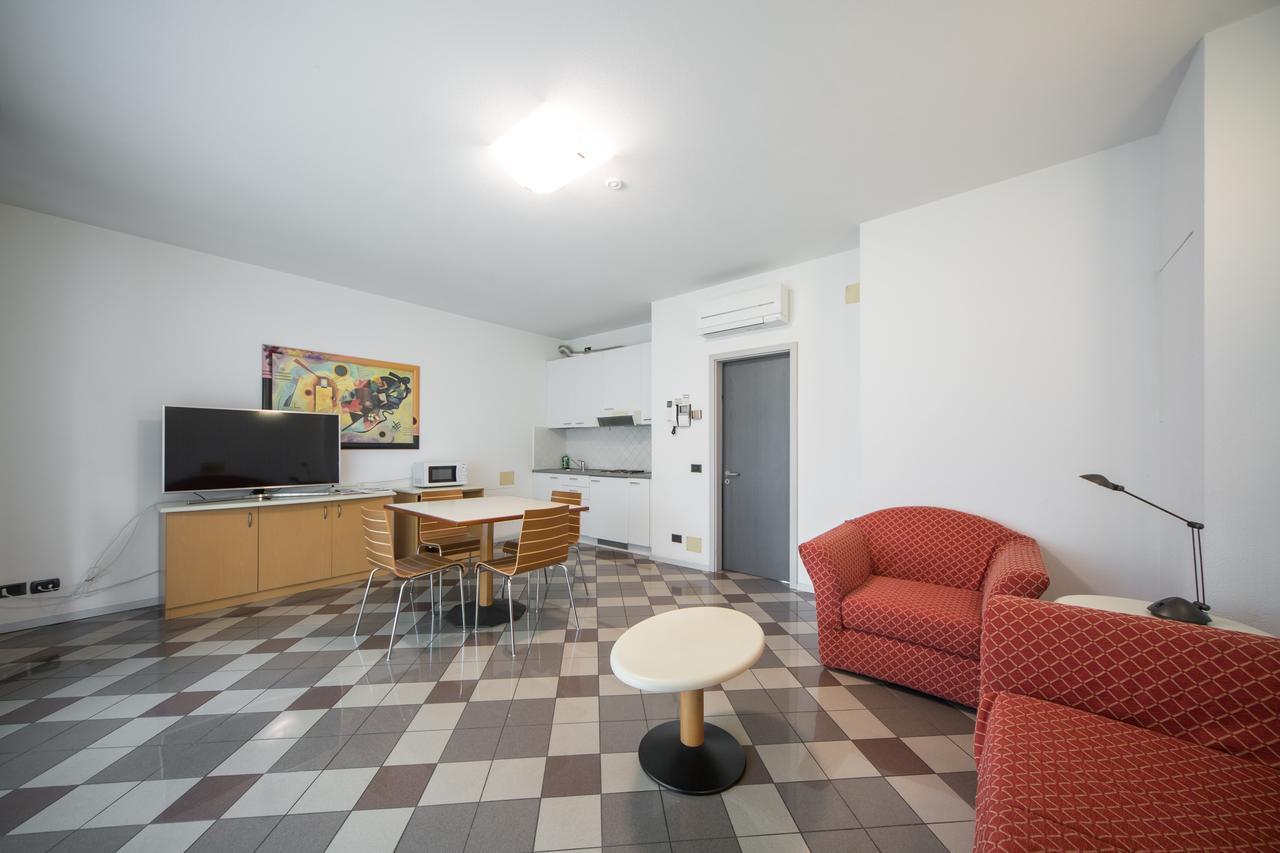 Piazzi House Aparthotel Sondrio Ngoại thất bức ảnh